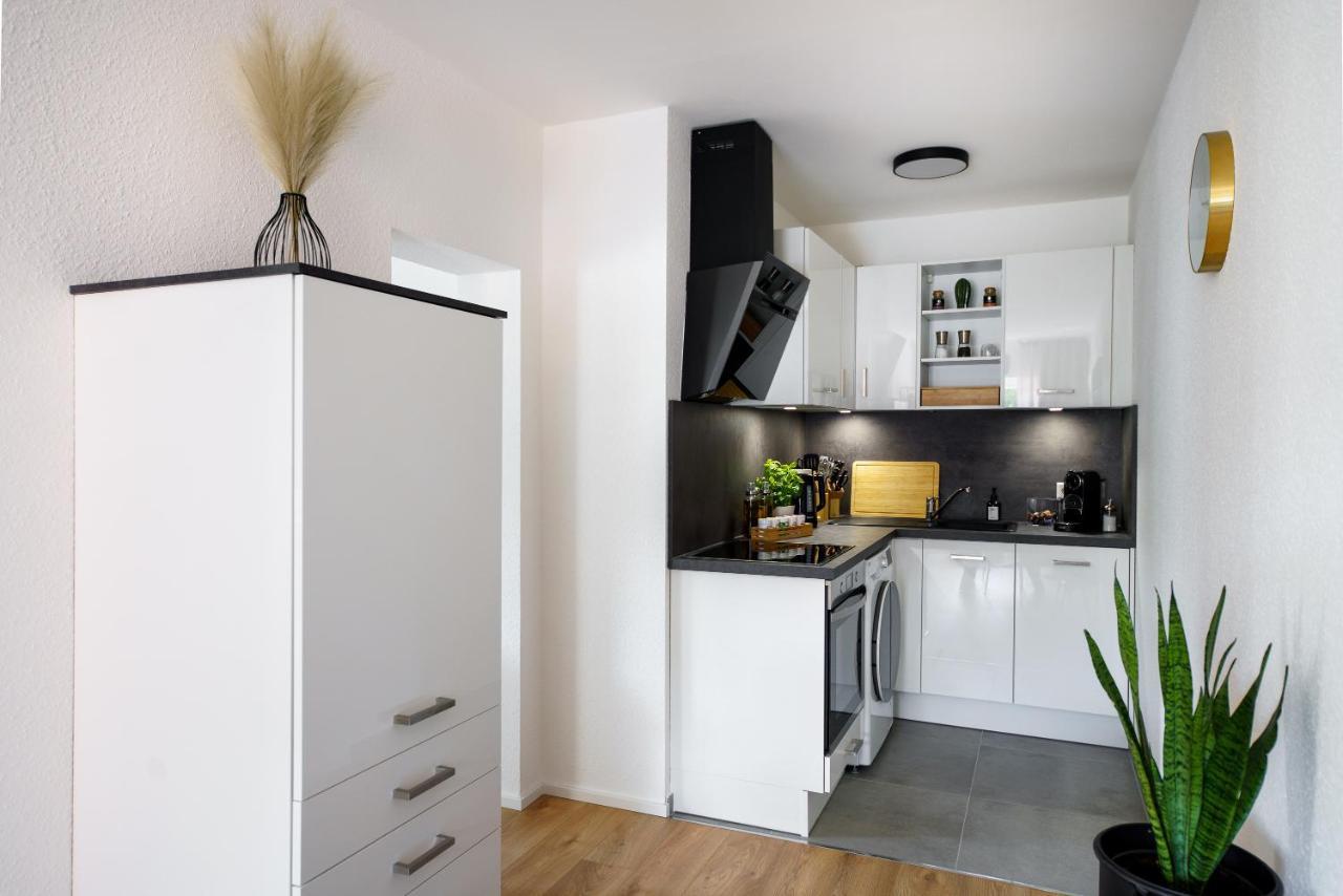 Staytona - Parkpl. - Balkon - Wlan - Netflix - Wfh Taunusstein Bagian luar foto