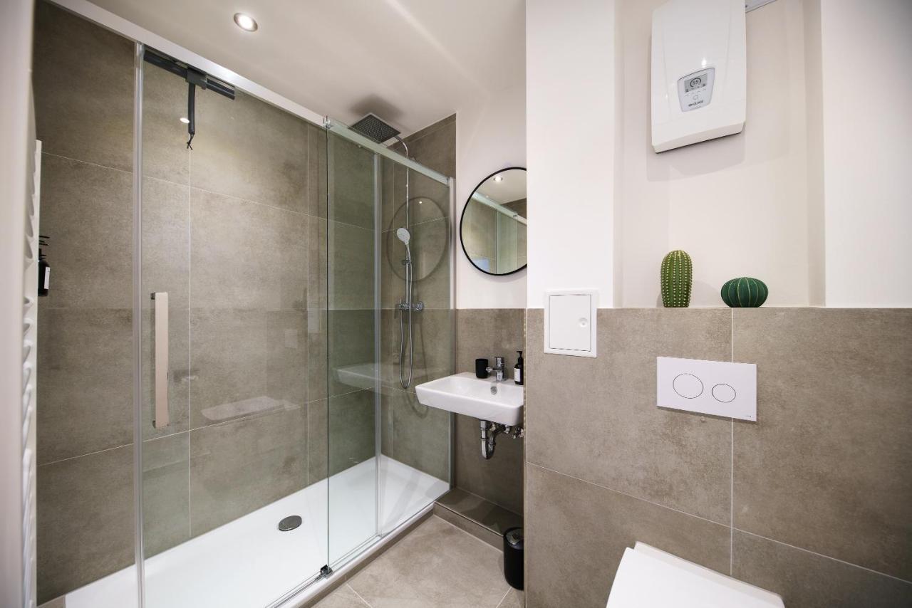 Staytona - Parkpl. - Balkon - Wlan - Netflix - Wfh Taunusstein Bagian luar foto